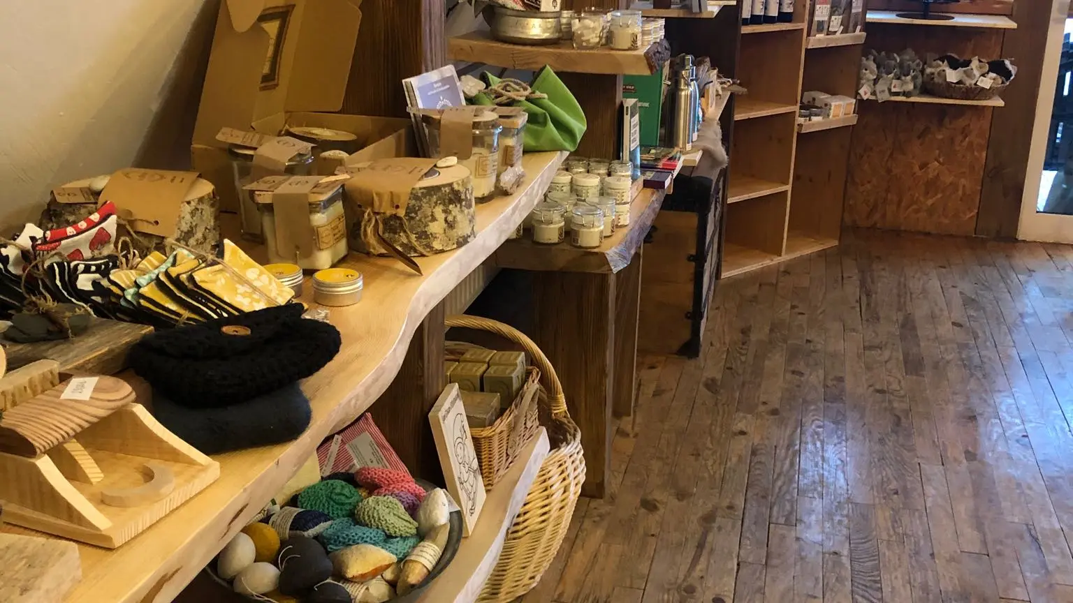 Ain's Temps Loisirs : boutique et petite restauration aux Plans d'Hotonnes