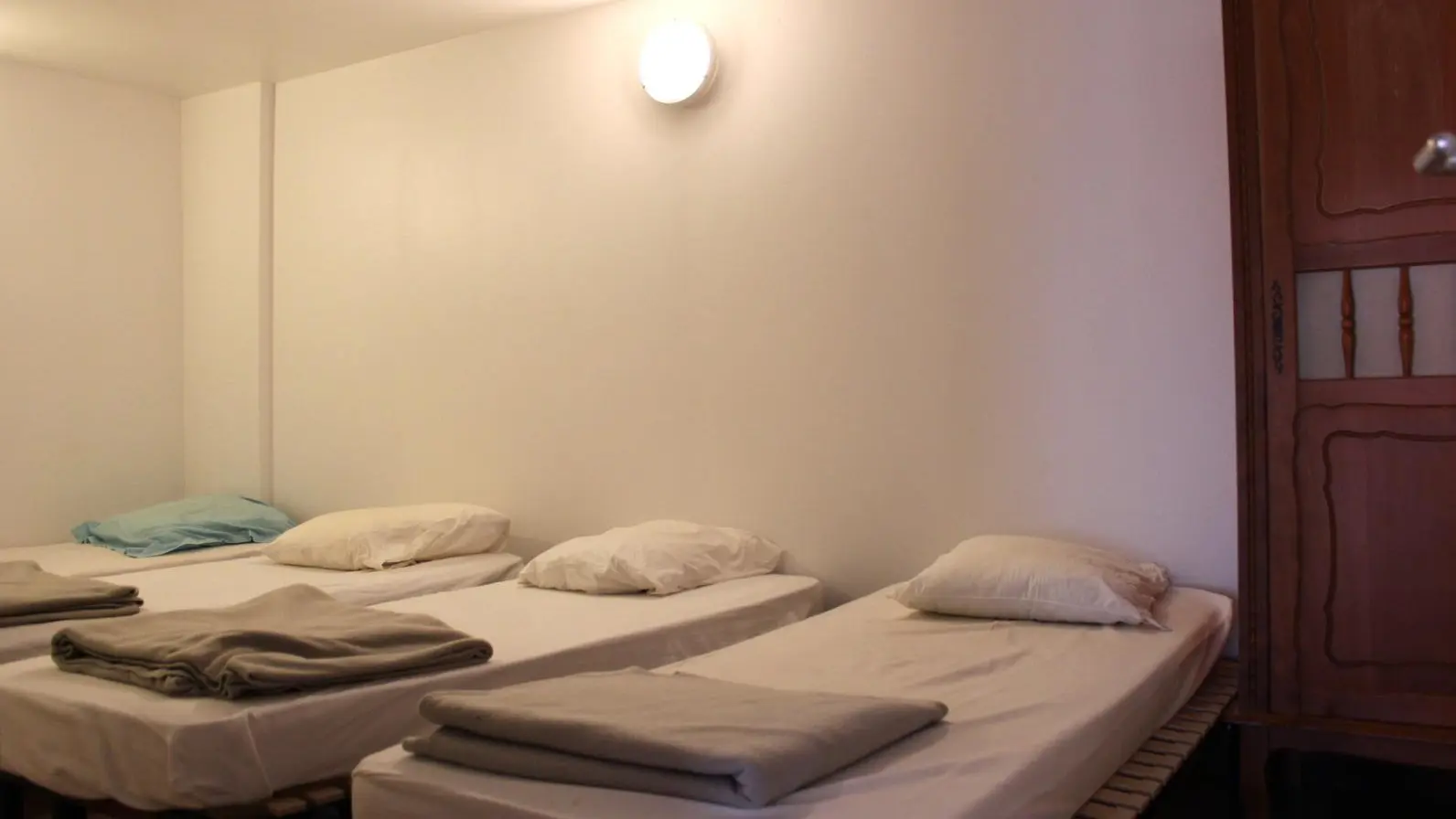 Grange des Tilleuls - Dortoir 4 personnes - Gîtes de Groupe d'Etape - Roure - Alpes-Maritimes