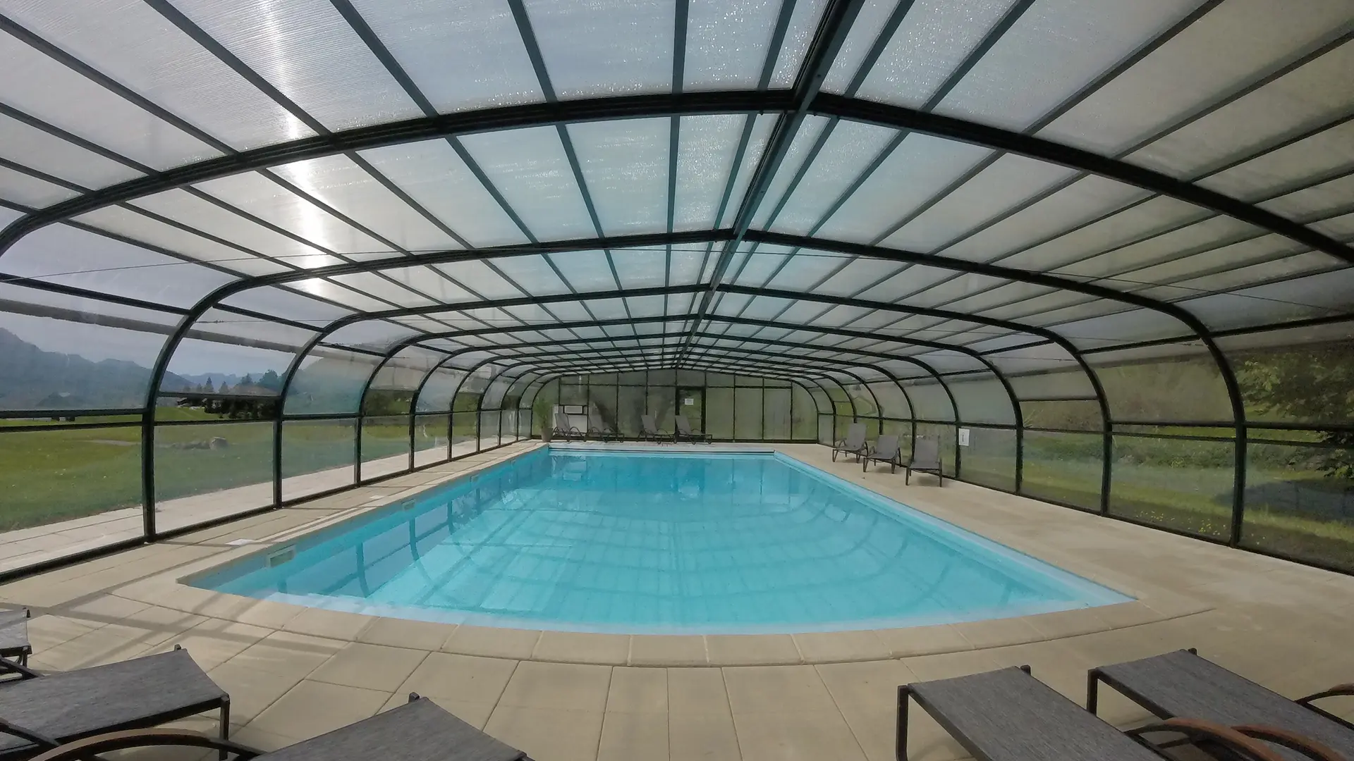 Piscine couverte et chauffée
