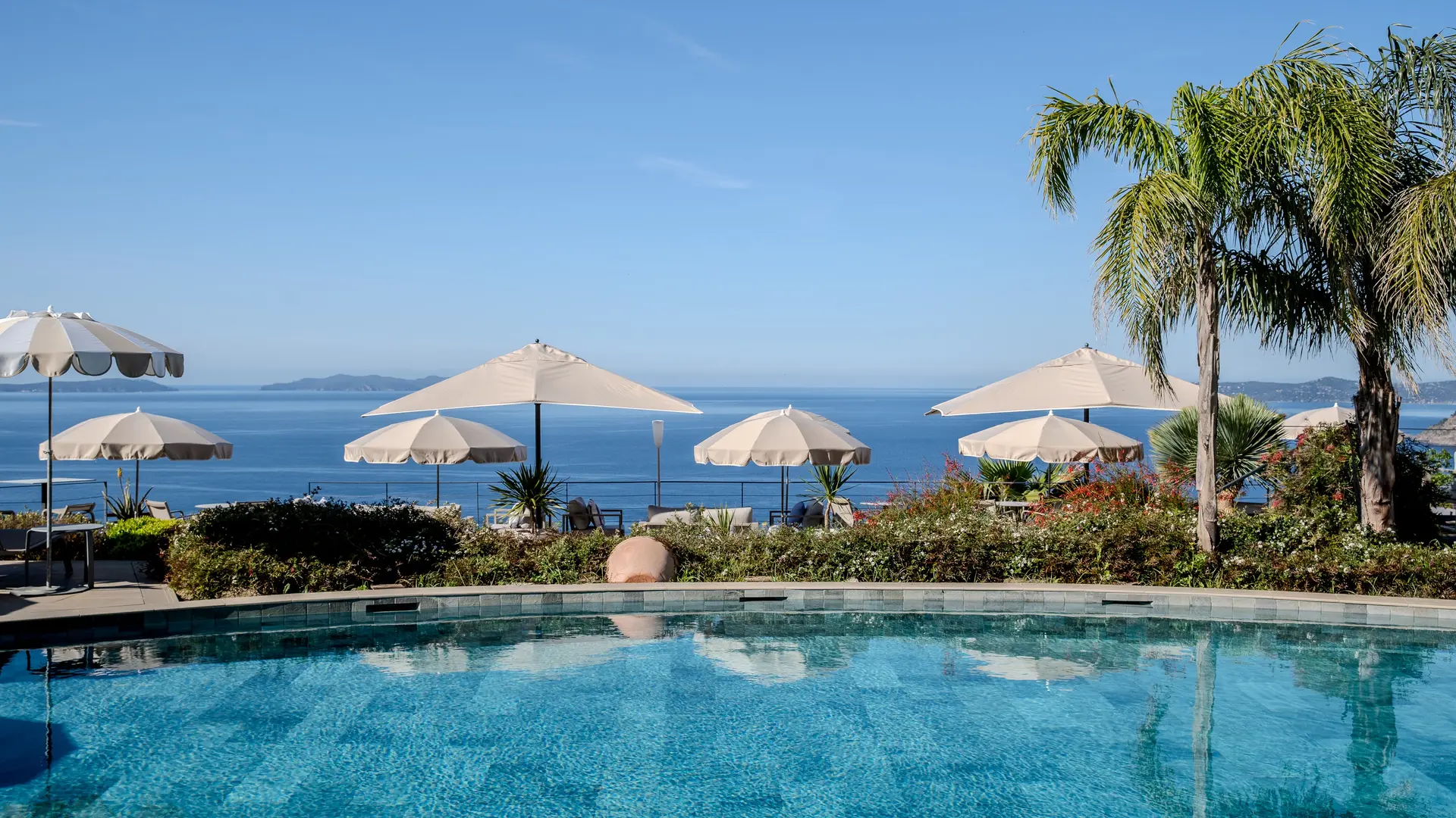 Piscine vue mer