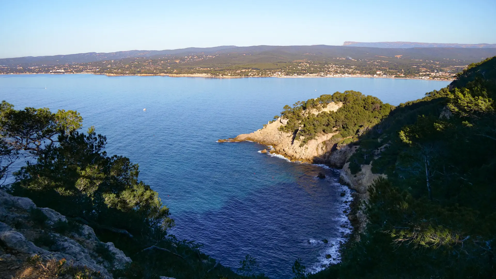 Le Sentier du littoral entre Port d'Alon et la Pointe Fauconnière