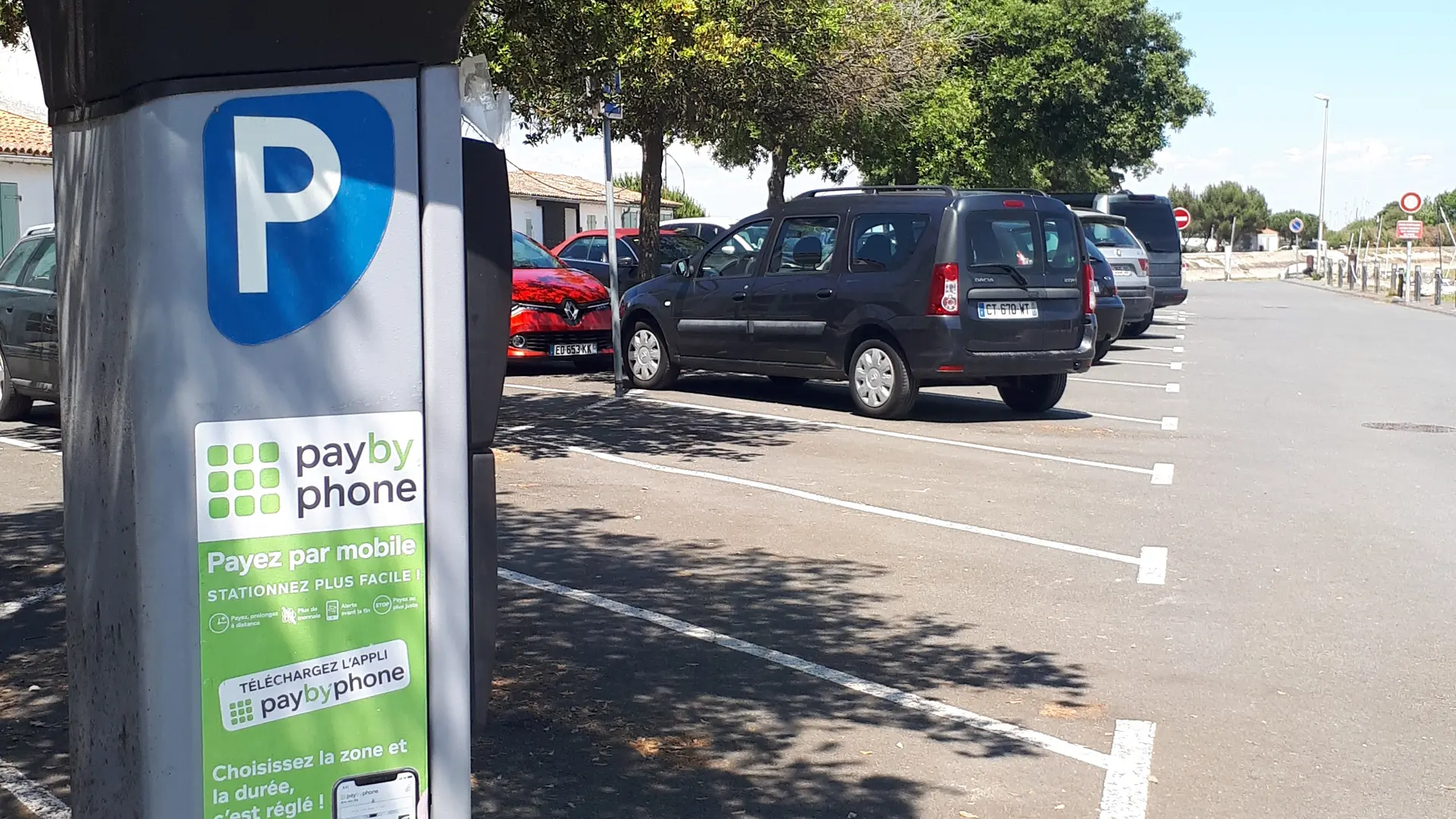 Ars-en-Ré harbour parking lot