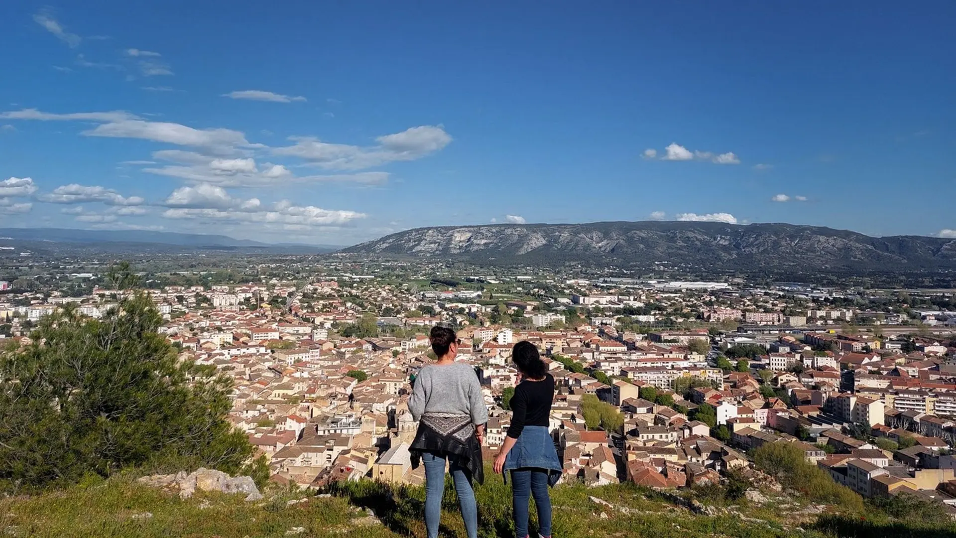 Cavaillon et le Petit Luberon depuis la colline Saint-Jacques