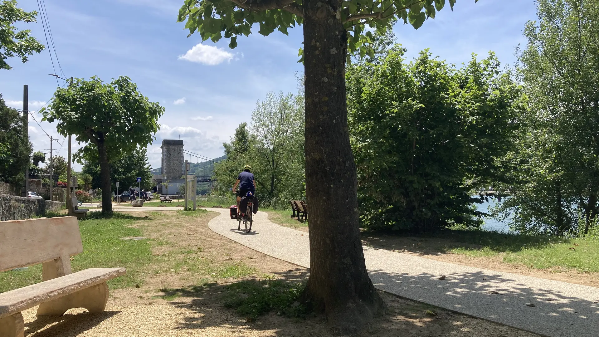 Aire de pique nique à Andancette au bord de la Viarhôna