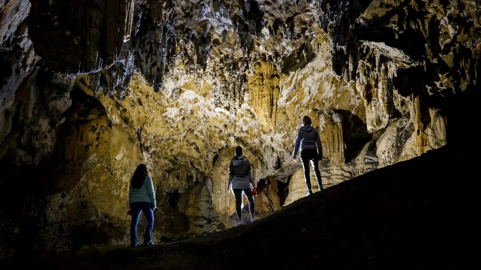 Laissez vous surprendre par l'immensité de cette grotte