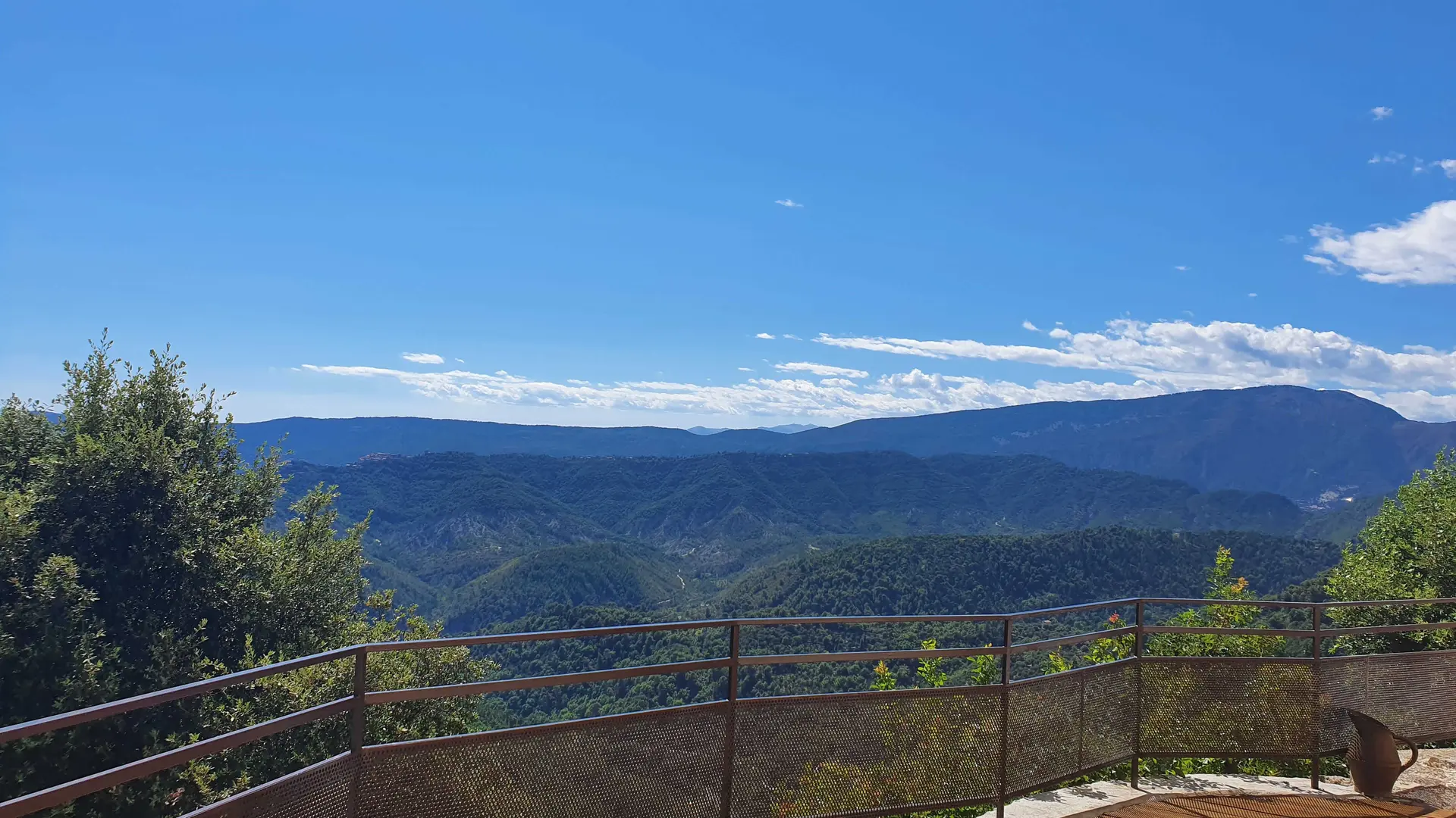 Joyanna-Vue de la terrasse privative-Touët-de-l'Escarène-Gîtes de France des Alpes-Maritimes