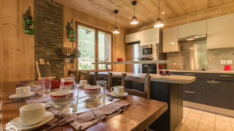 Cuisine salle à manger - Chalet l'Ecureuil - Thônes, Haute-Savoie