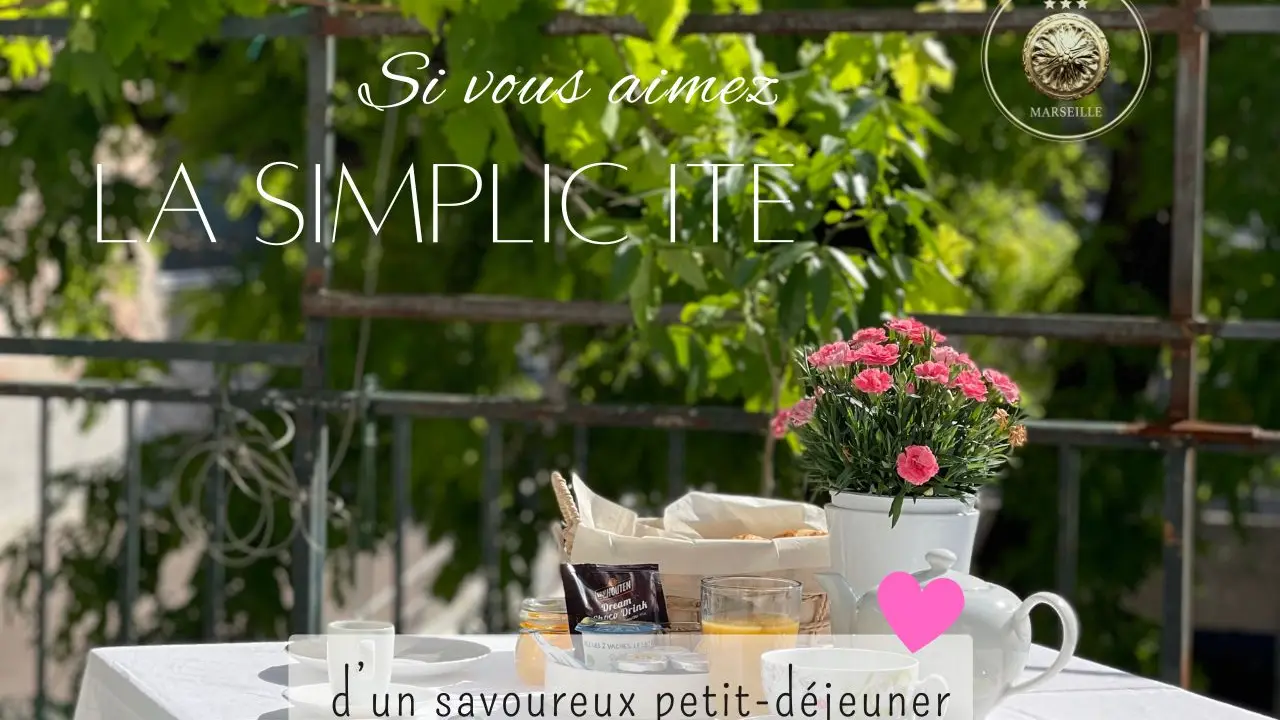 Petit déjeuner en terrasse