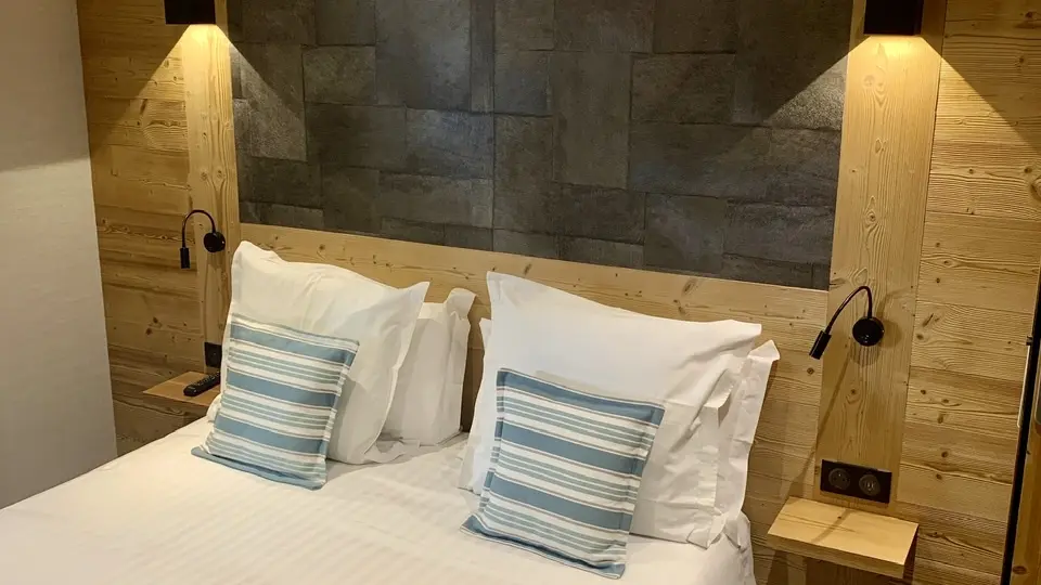 Chambre avec lit double