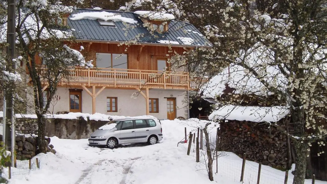 L'arrivée au gîte sous la neige