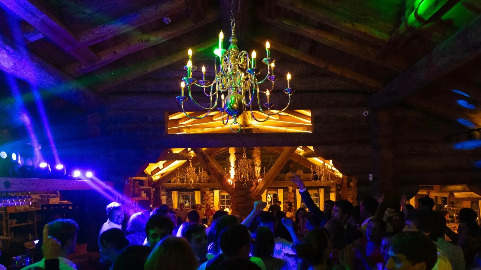 Restaurant La Cabane piste danse