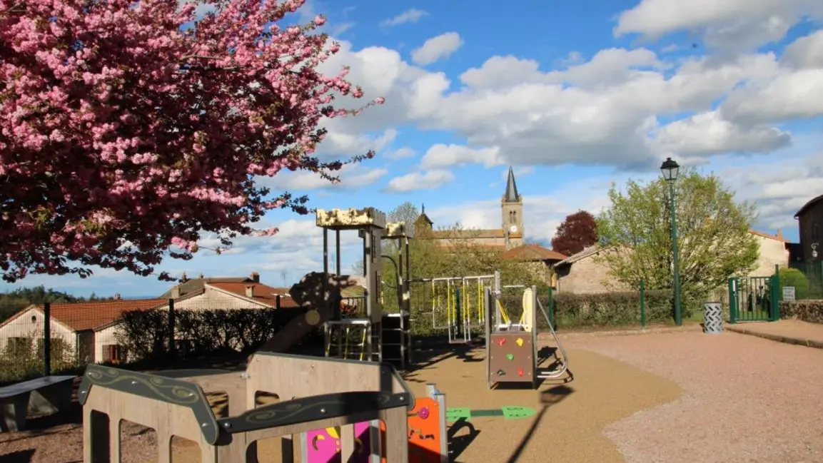 Jeux d'enfants du village.