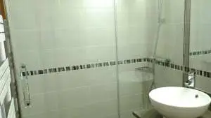 Salle de bain avec douche/Bathroom with a shower-Cornillon C n°3-Le Grand-Bornand