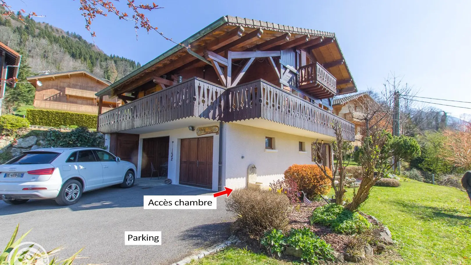 chalet avec parking privé - possibilité de garage fermé pour motos et vélos