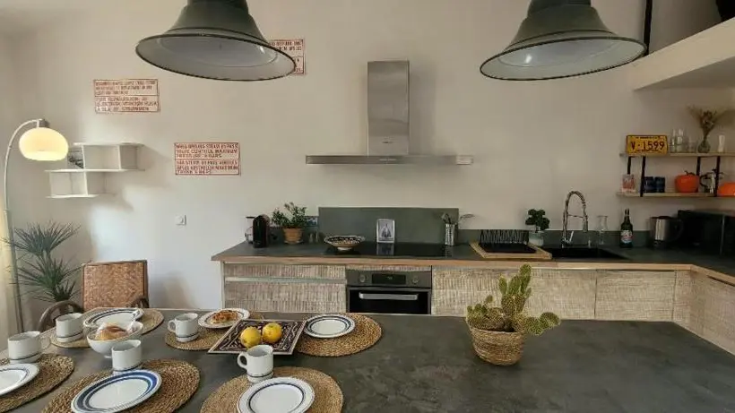 Magnifique LOFT Déco sur le port et à 5mn des plages wifi Clim 85 m2