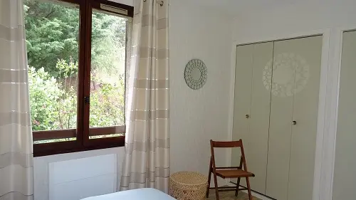 Placard de rangements dans chambre