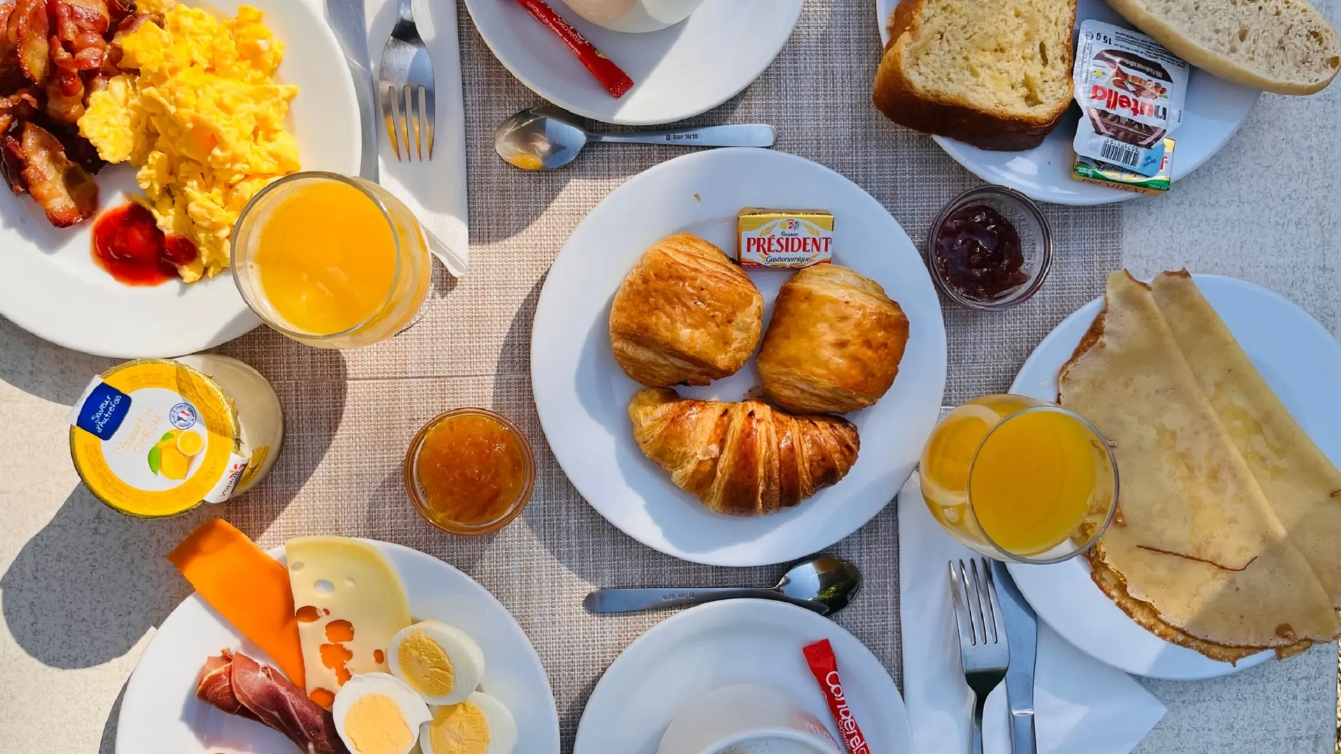 Table petit déjeuner