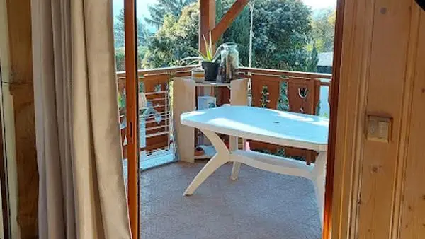 sortie côté Ouest sur terrasse par la baie vitrée