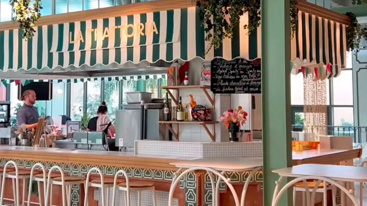 Les Halles Victoria - Area ristorazione nel centro di Hyères