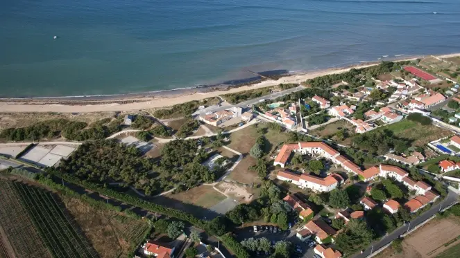 Vue aérienne du village de vacances Les Dunes
