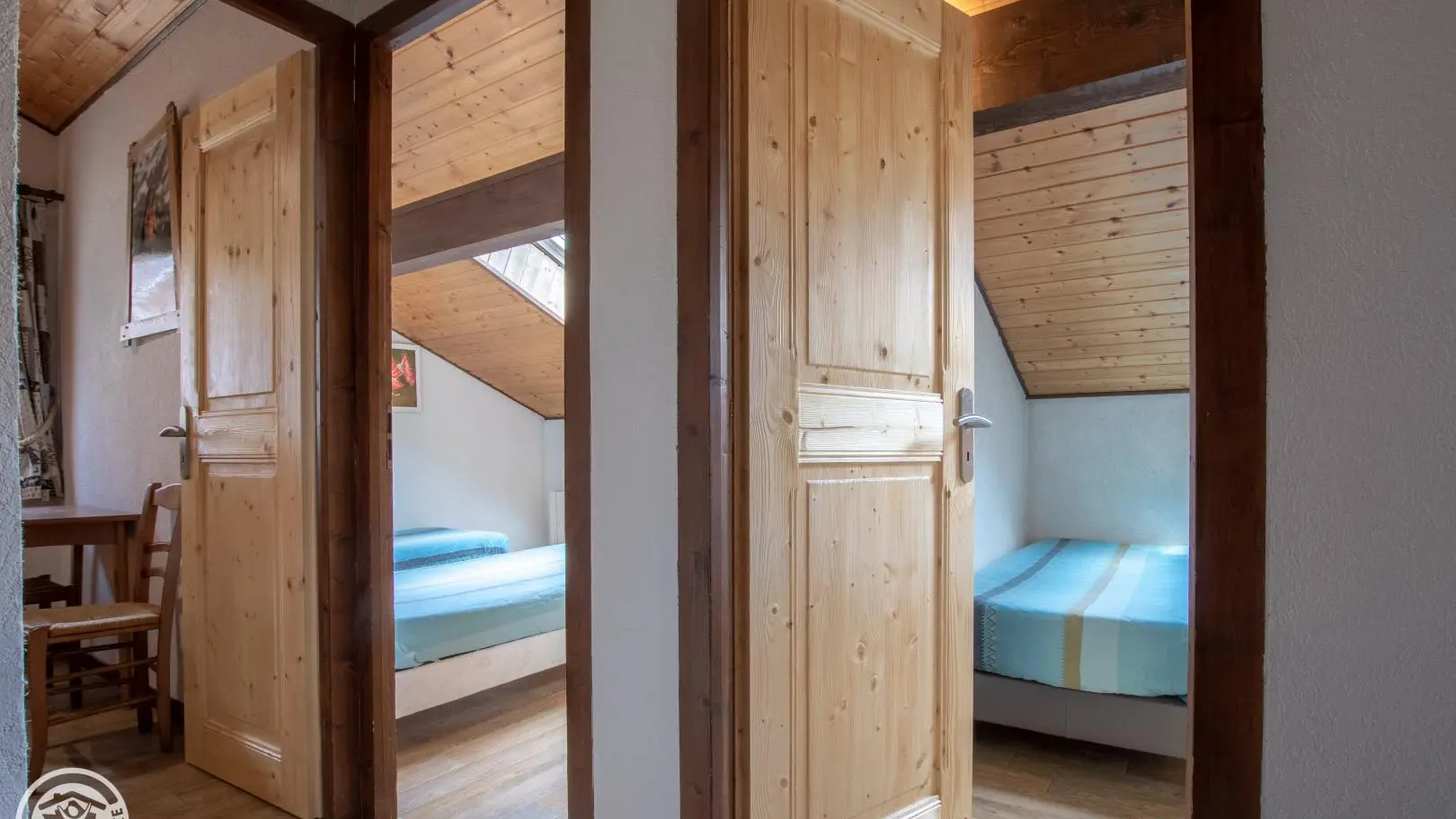 accès aux chambres du même niveau.