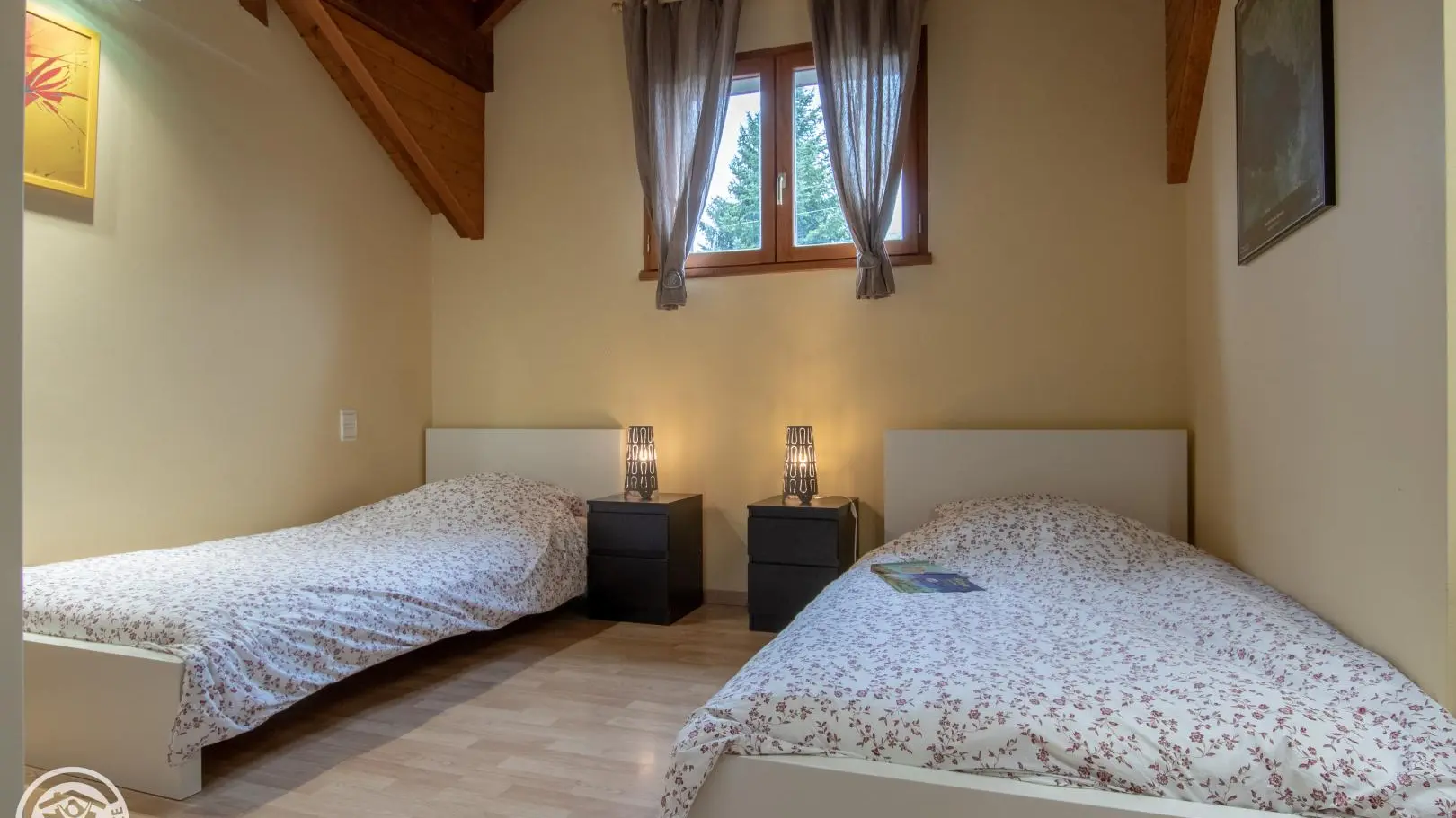 Chambre avec 2 lits 90.