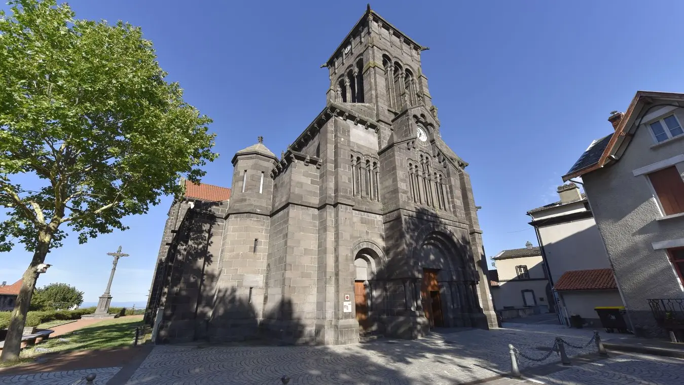 Église Saint-Priest à Volvic