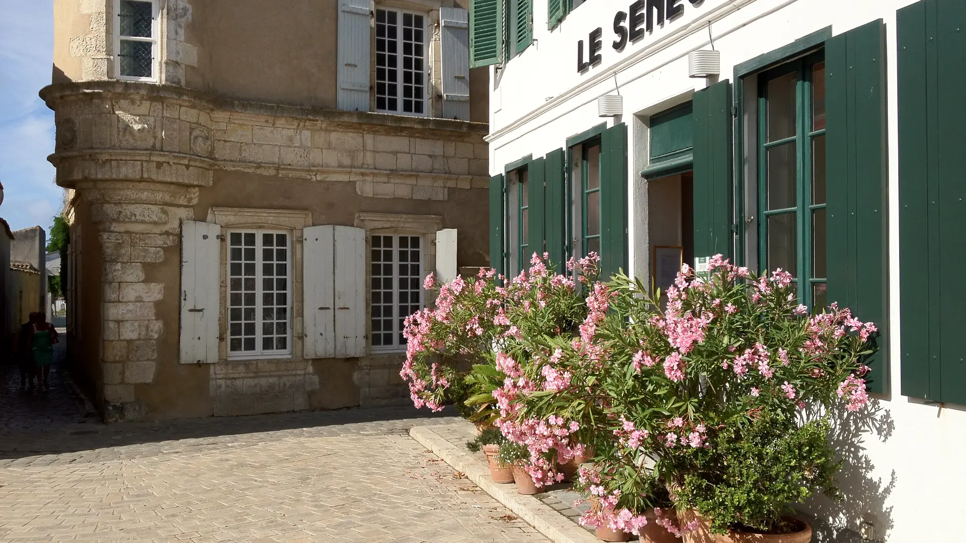 entrée de l'hôtel