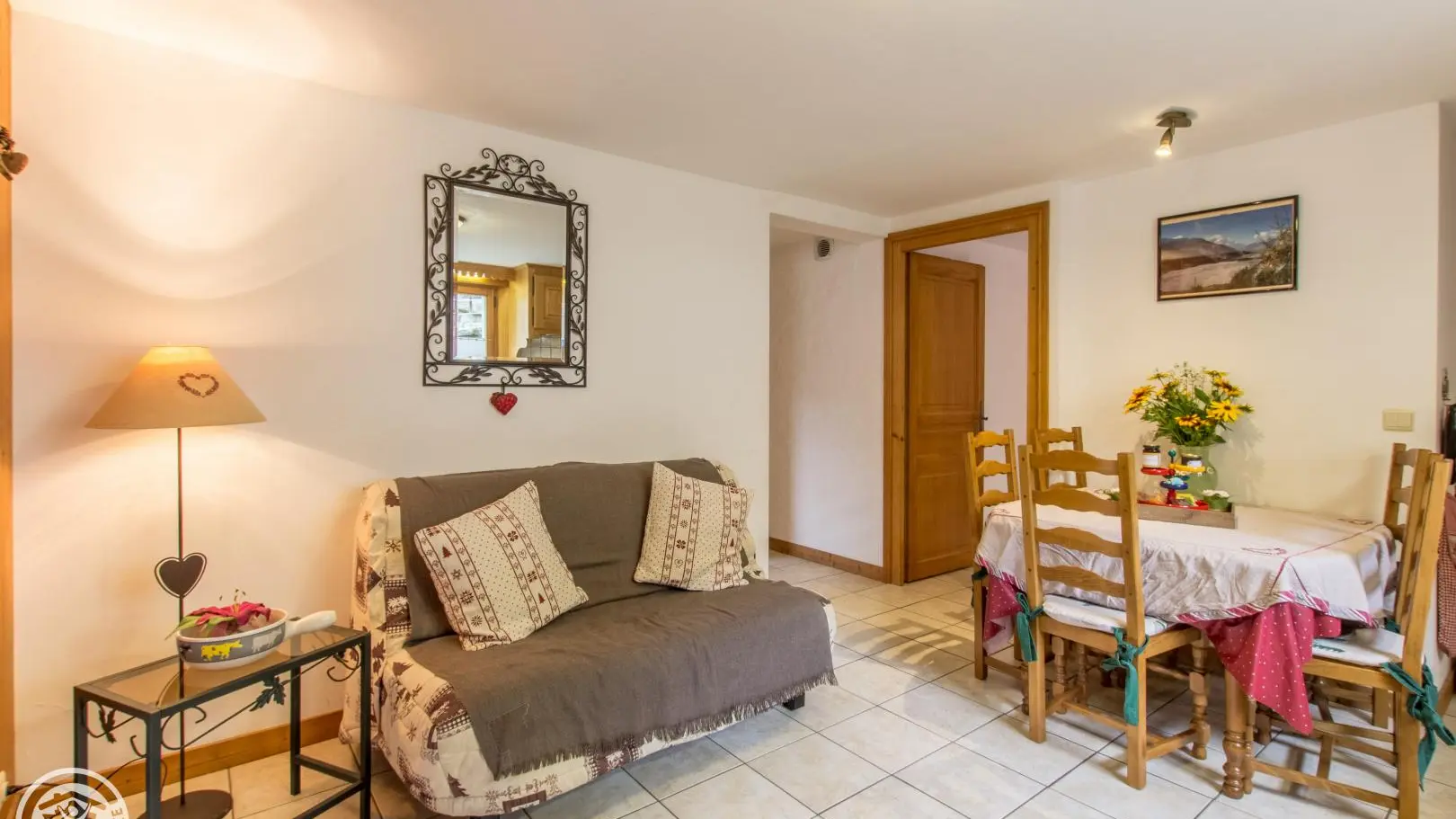 grande pièces chaleureuse  avec tout pour passé un on moment