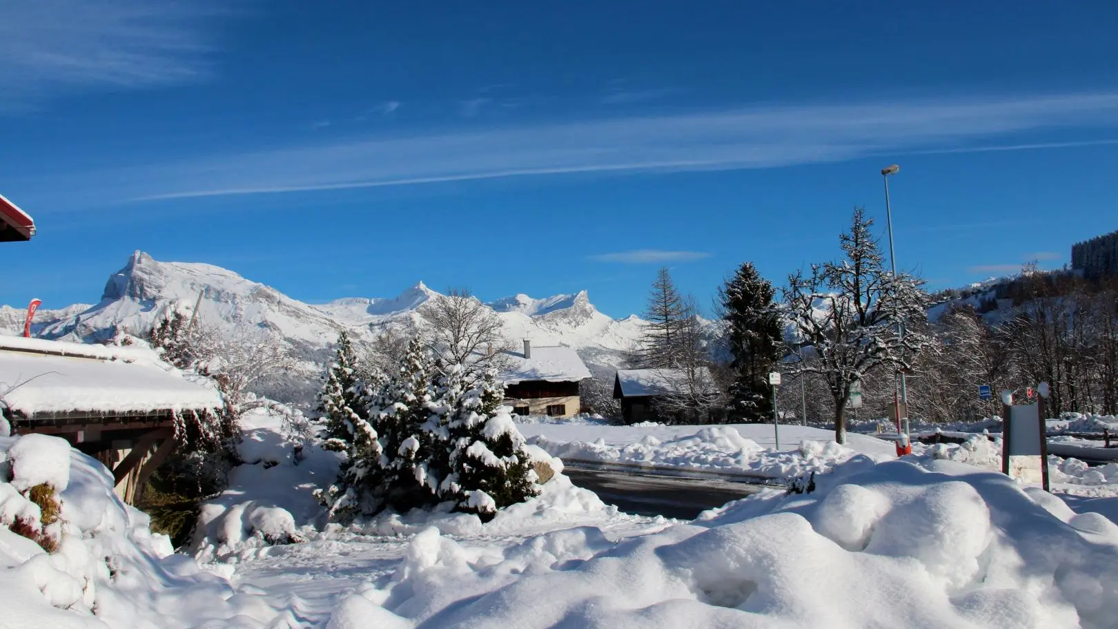 Vue sur les Aiguilles de Warens