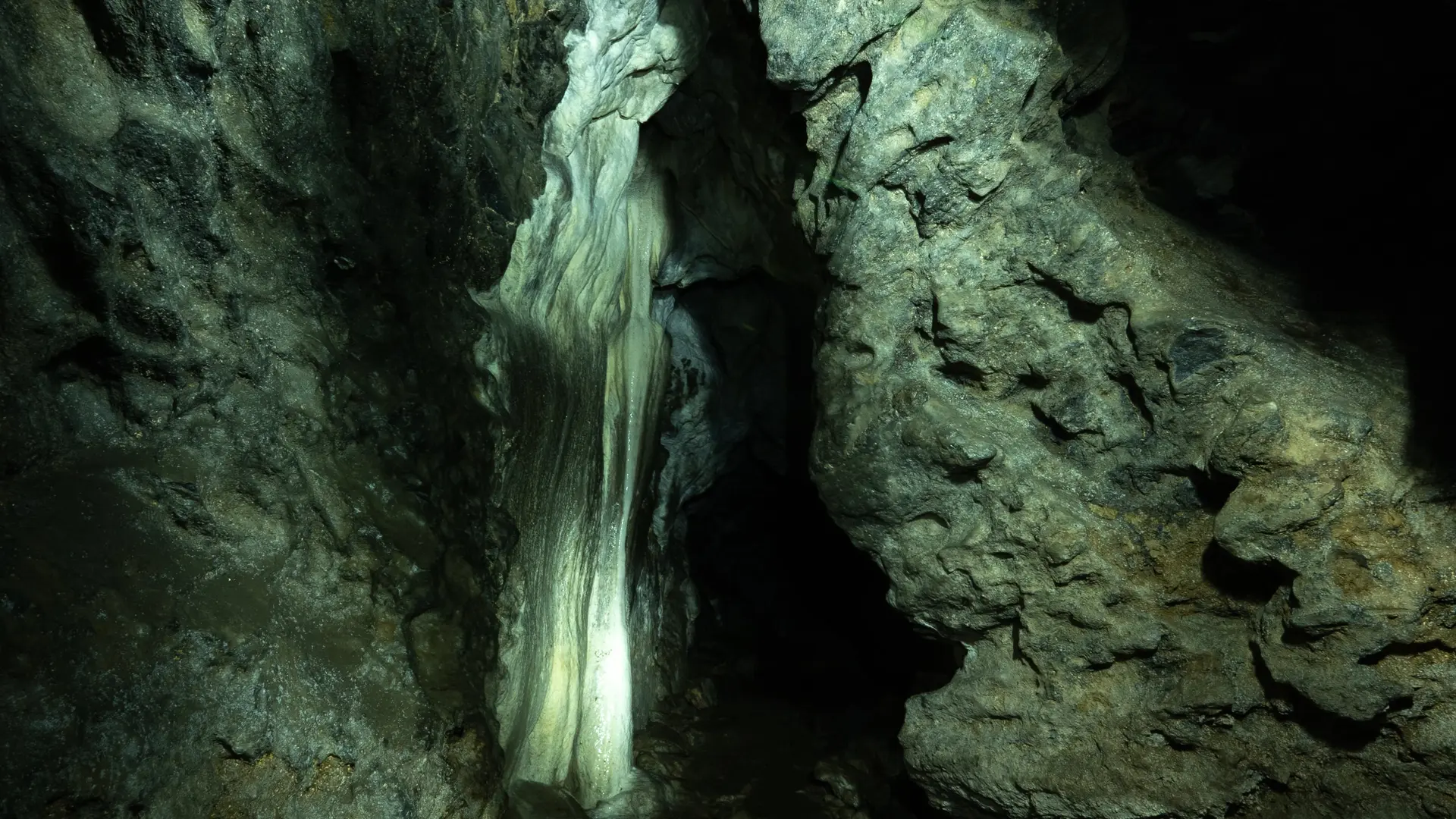 La grotte des fées à Ferrières-sur-Sichon