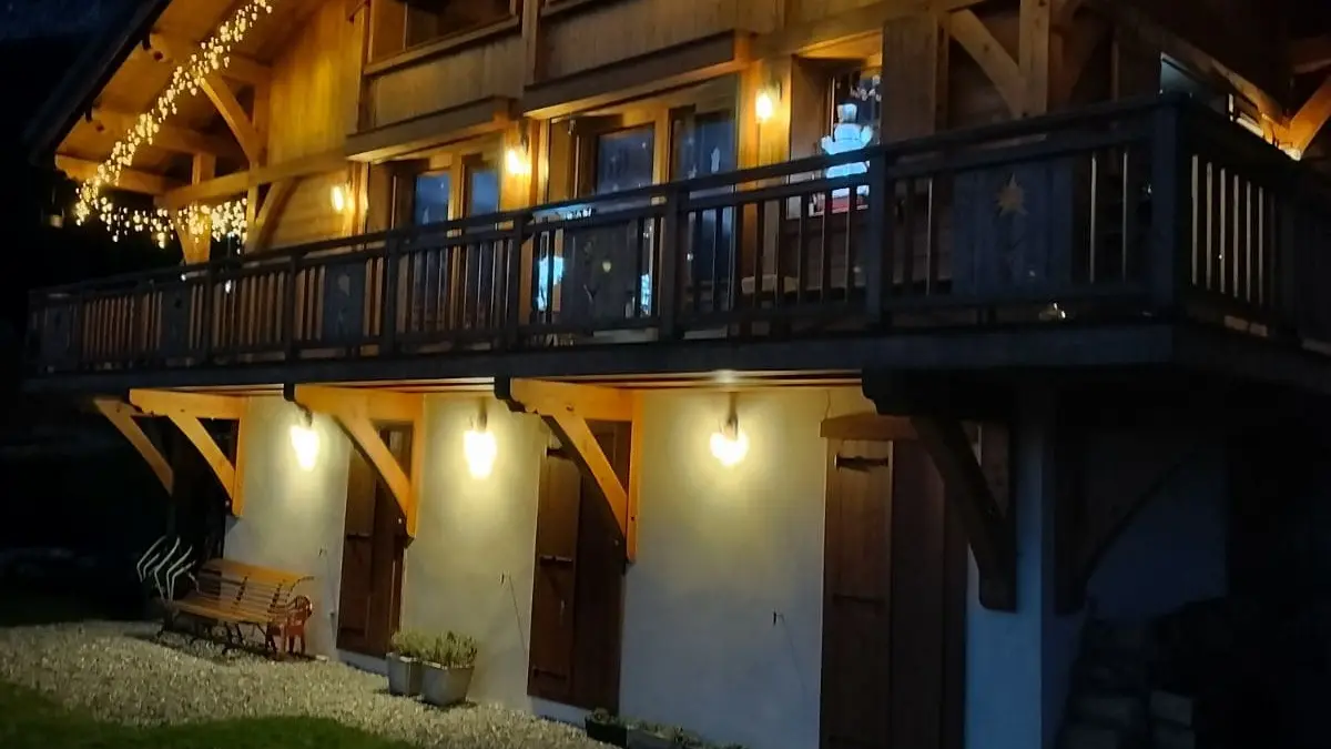 Chalet avec guirlande