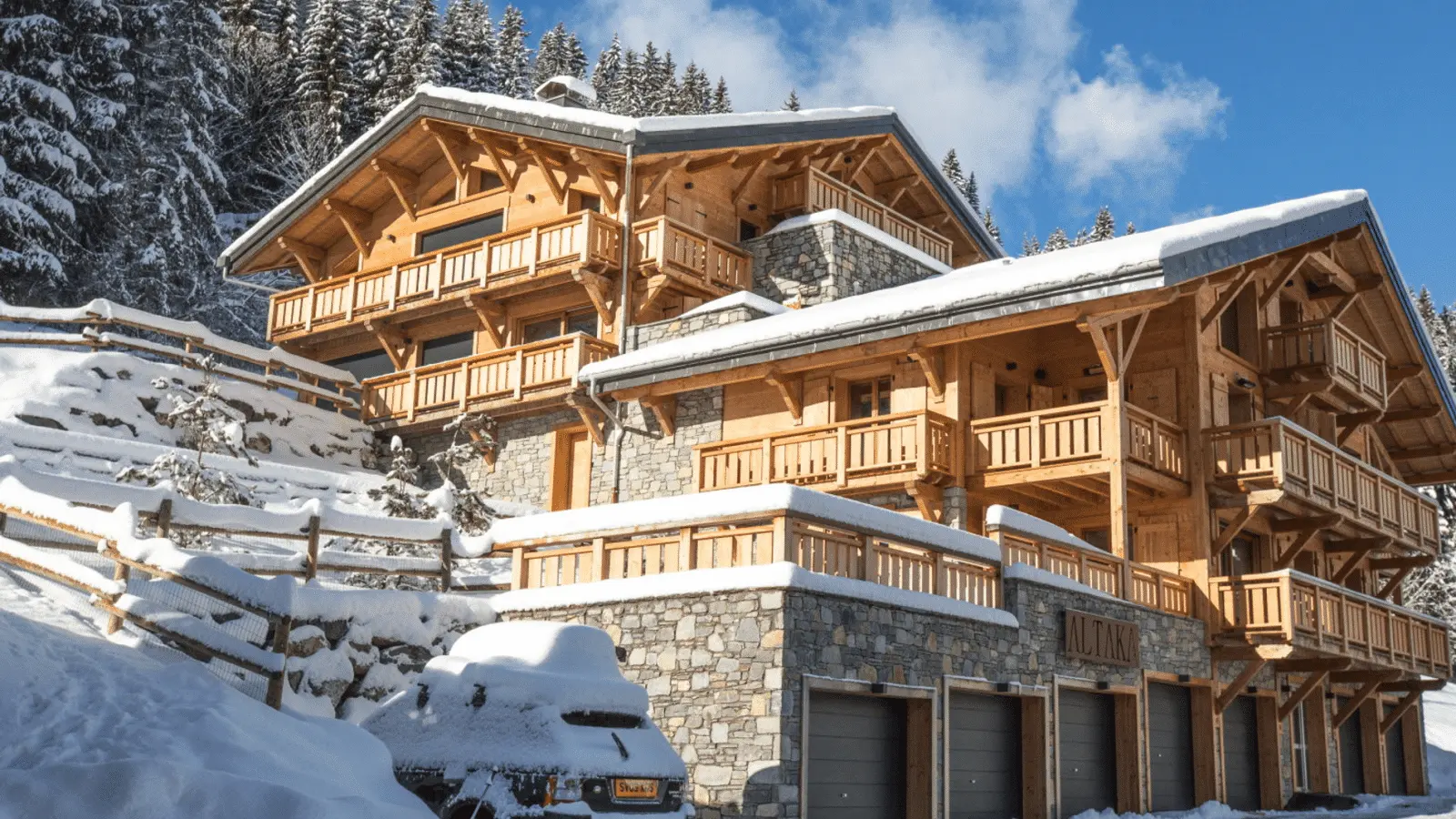 Vue exterieur du chalet en hiver