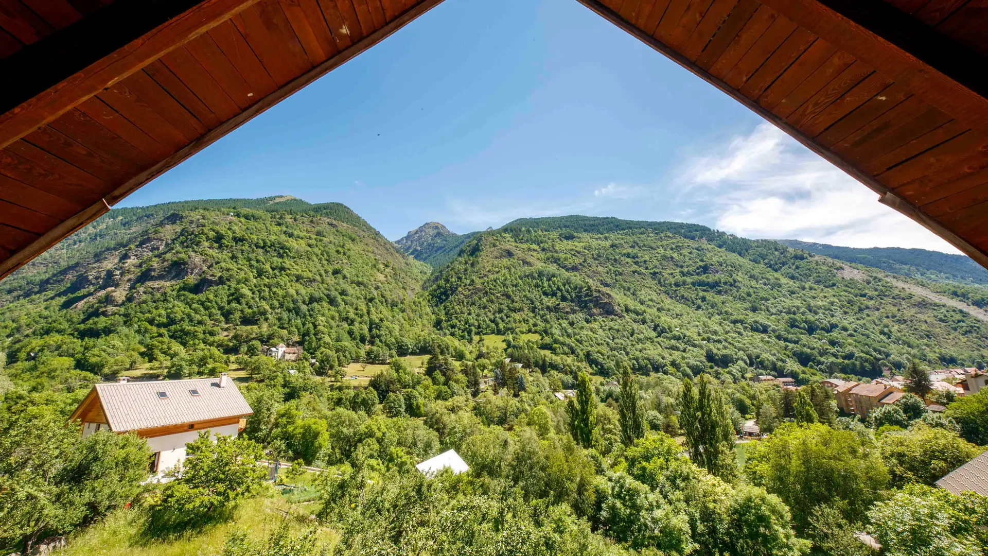 Gîte Les Cytises-Vue depuis le gîte-Saint-Étienne-de-Tinée-Gîtes de France des Alpes-Maritimes