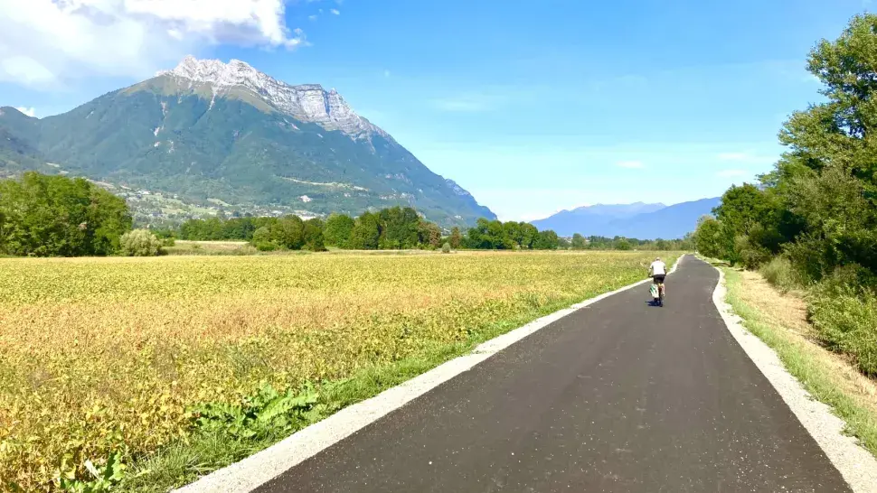 Voie verte et paysage lac d'Annecy