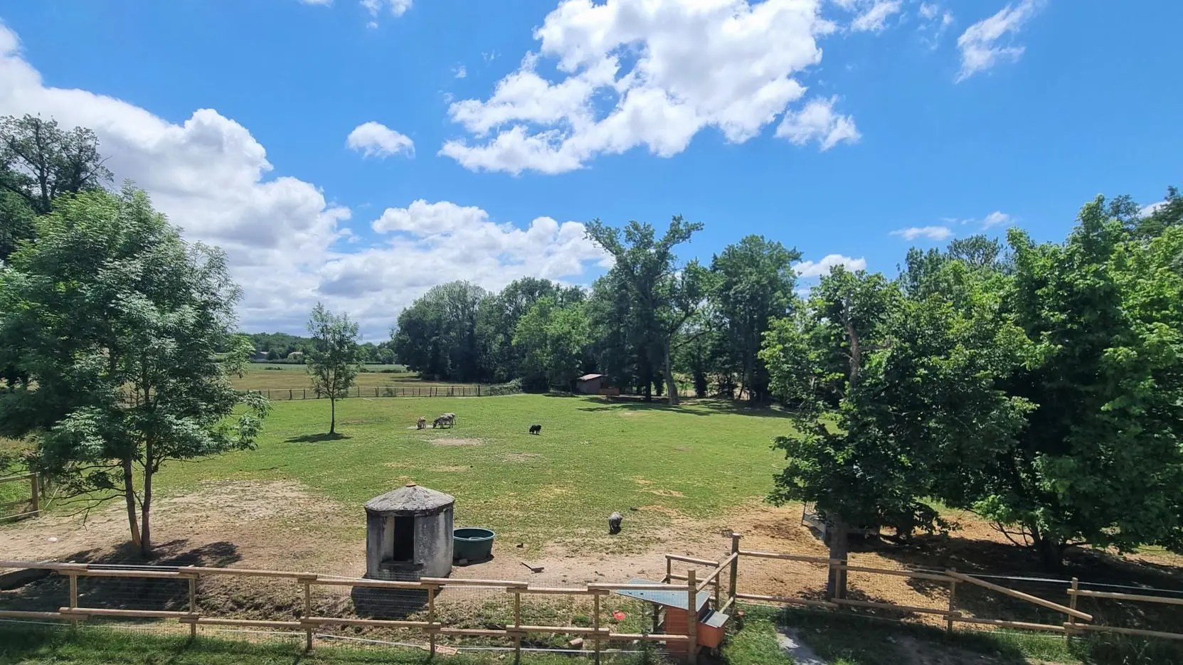 Vue du gîte sur la campagne environnante.