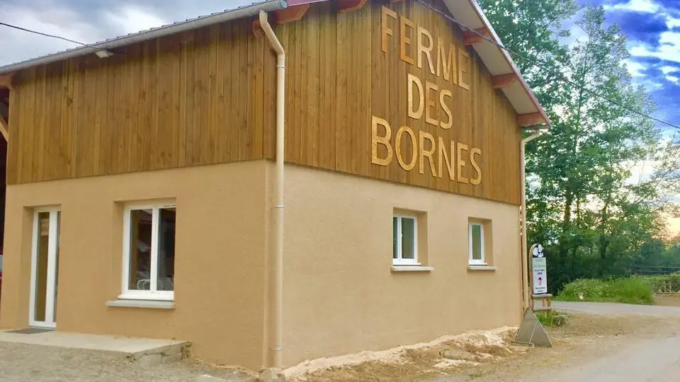 La ferme des Bornes à Chalain d'Uzore