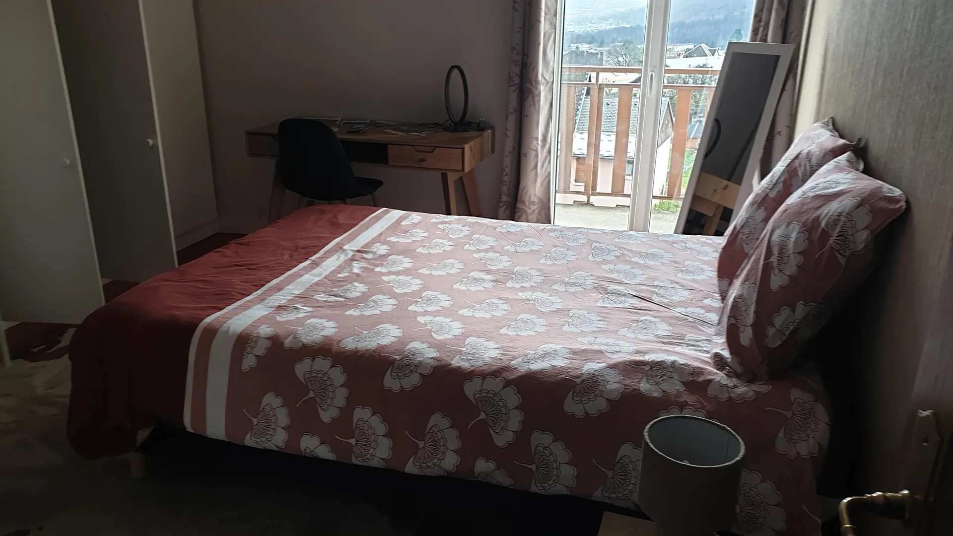 Chambre avec fenêtre