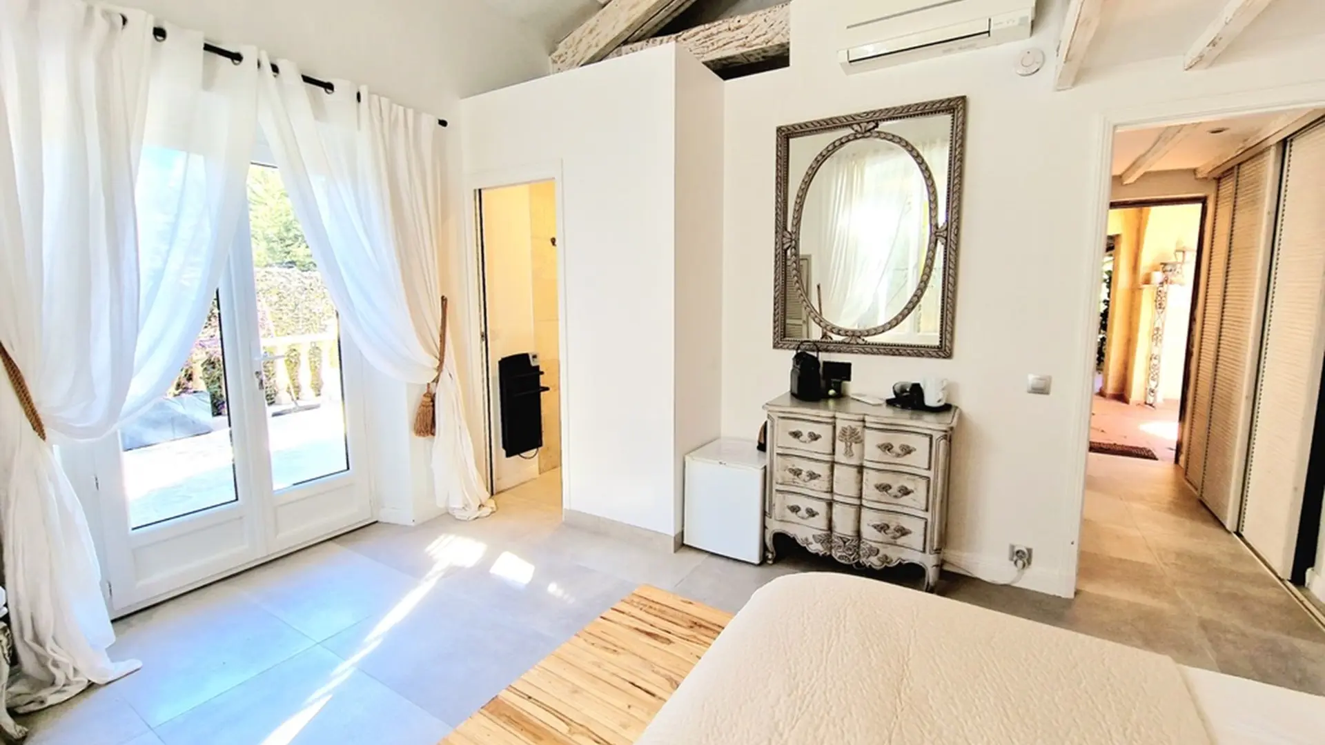 Intérieur chambre Mas de Mougins