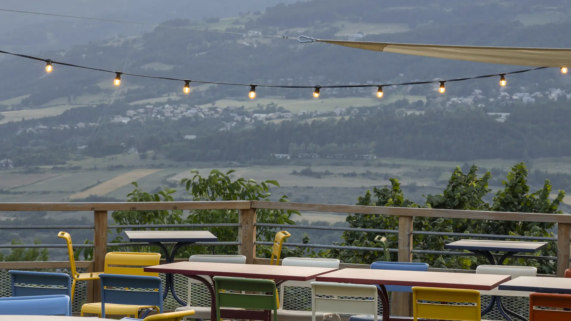 Terrasse de l'aubergeAuberge la Grande Ferme SAINT-ANDRÉ D'EMBRUN