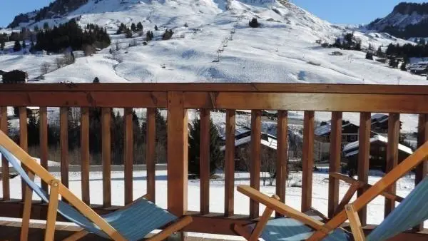 Balcon avec vue sur les pistes du Chinaillon