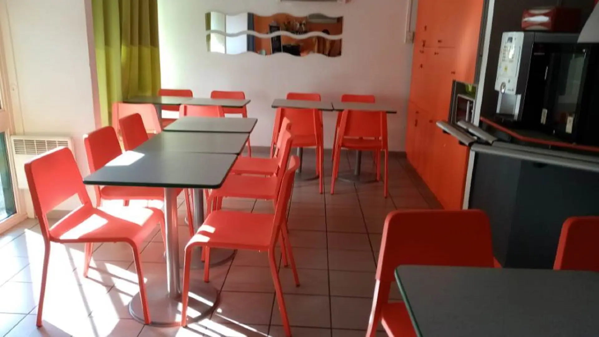 SALLE PETIT DEJEUNER