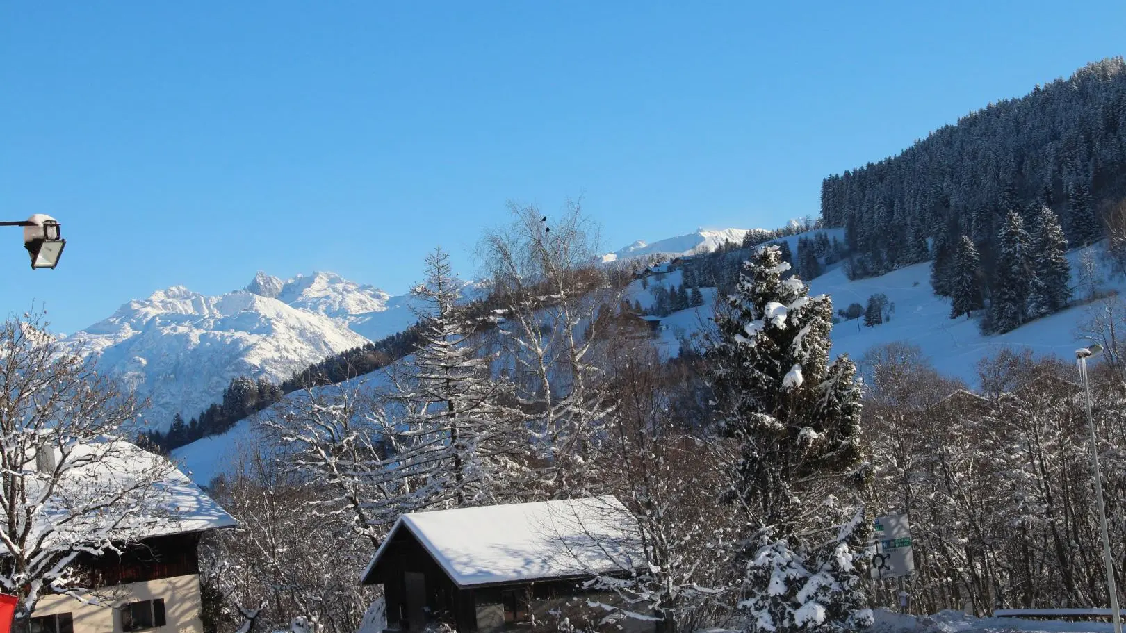 Vue depuis le séjour avec la chaine du Mt Blanc