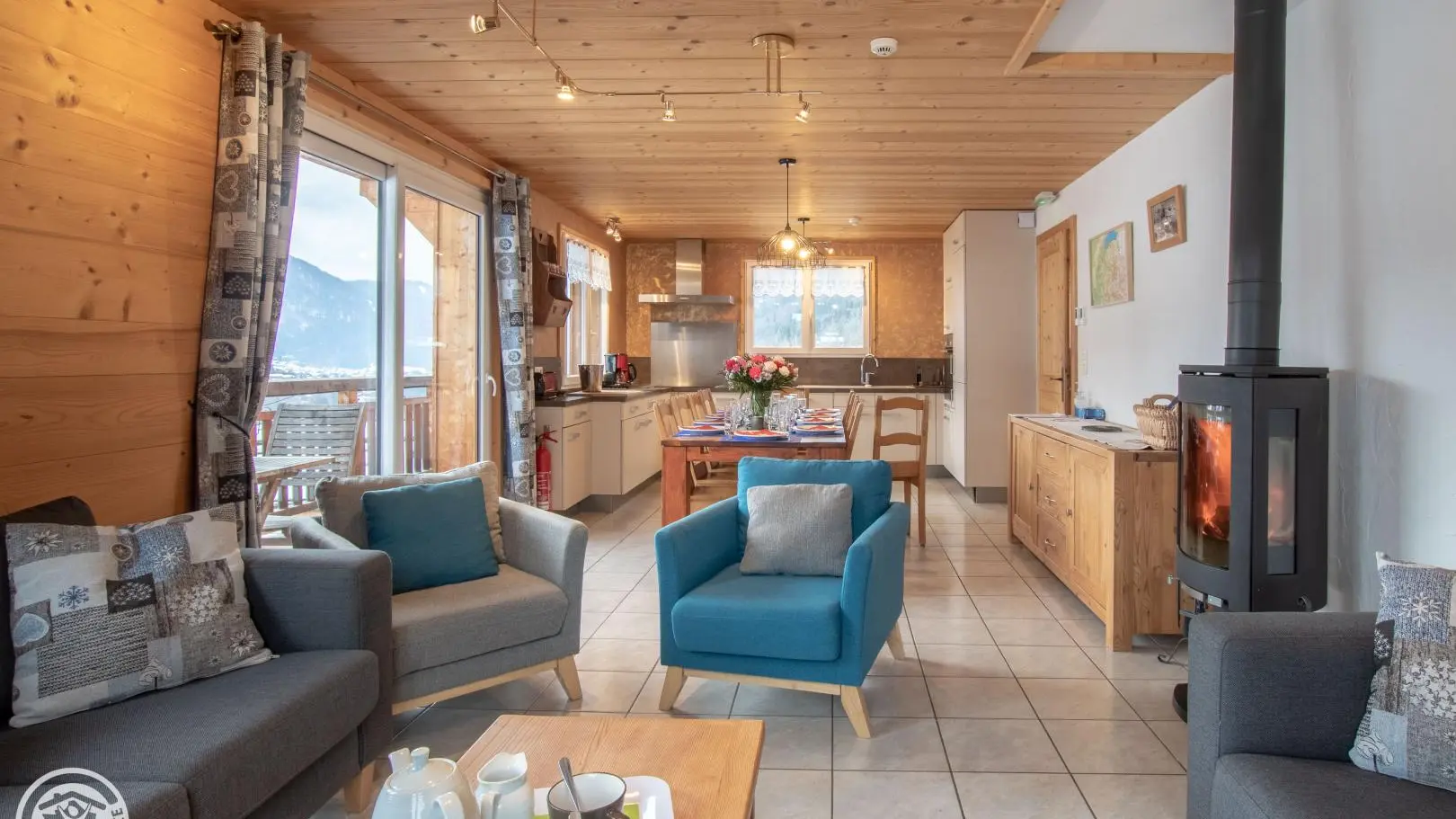 Séjour avec feu de bois