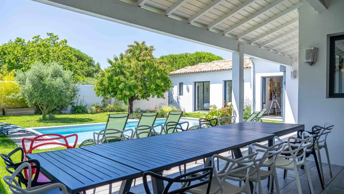 Grande table à manger d'extérieure