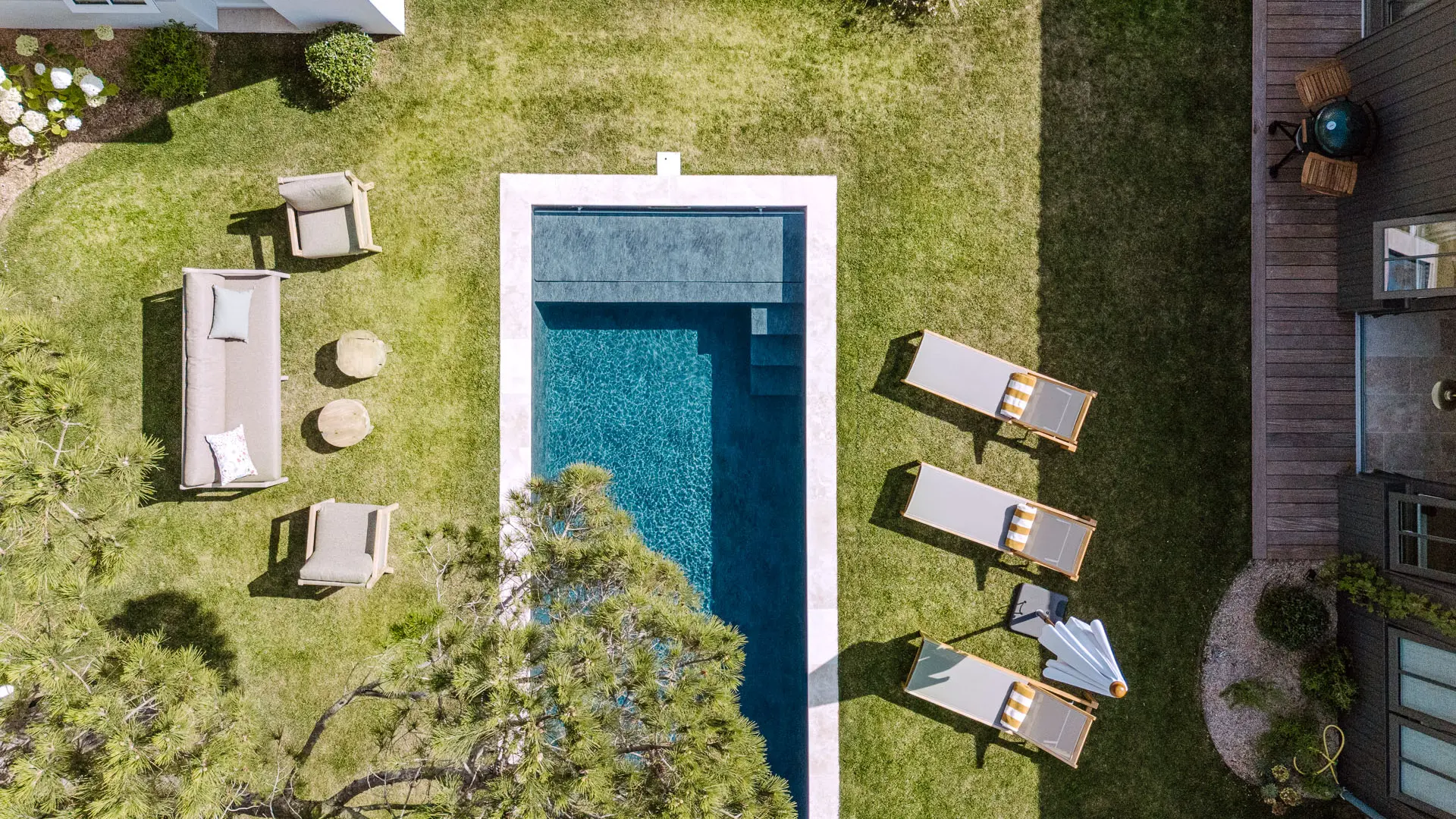 Schwimmbad von oben gesehen