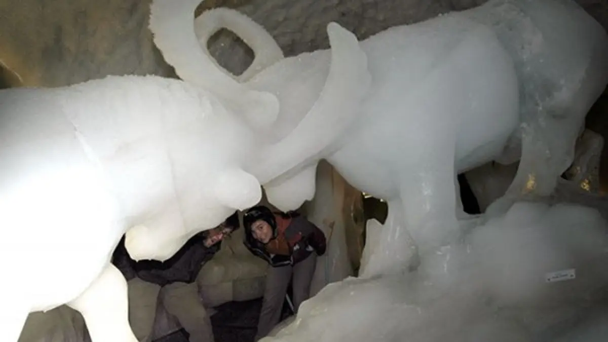 Sculpture grotte de glace
