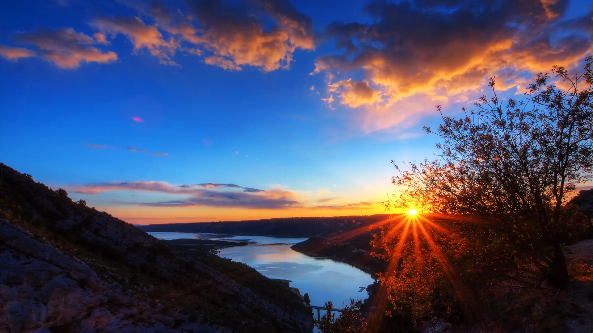 Couché de soleil sur le Lac de Sainte-Croix