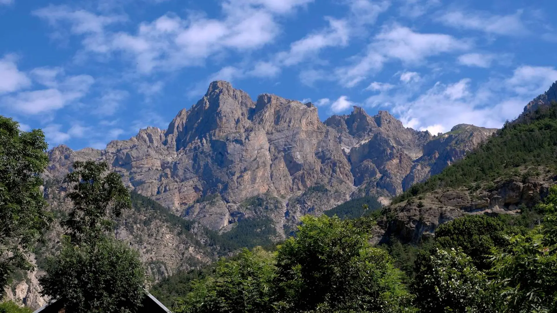 Massif de Montbrison au dessus des Vigneaux