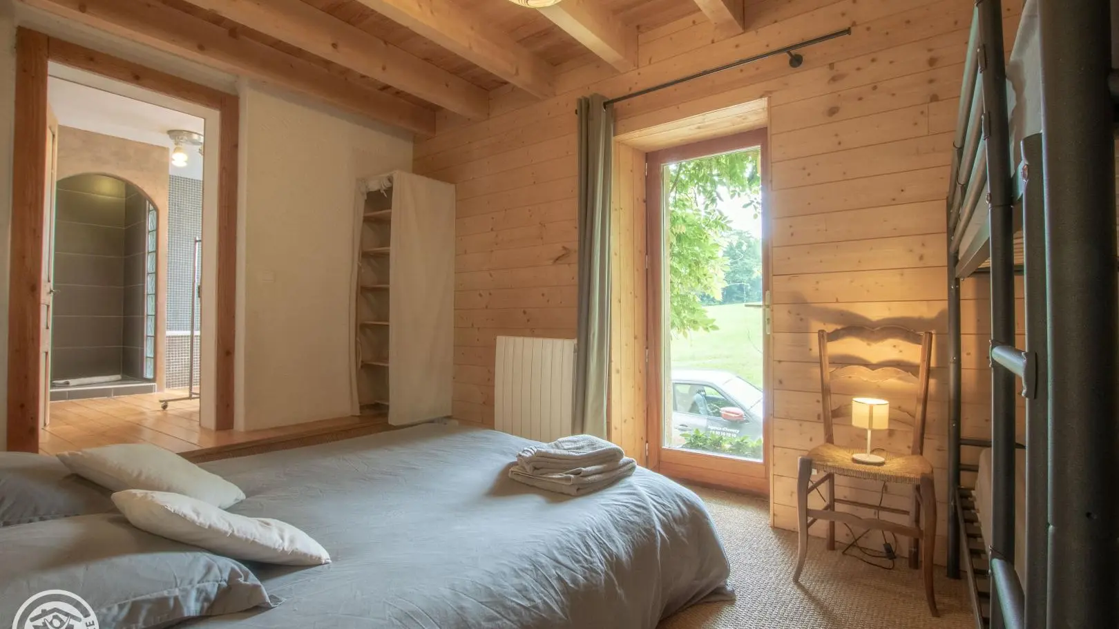 Chambre familiale à l'étage : 2 lits superposés et 1 lit double 140